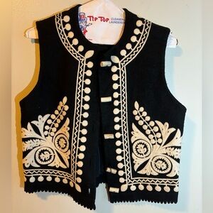 Double D Ranch Black and Cream Embroidered Vest